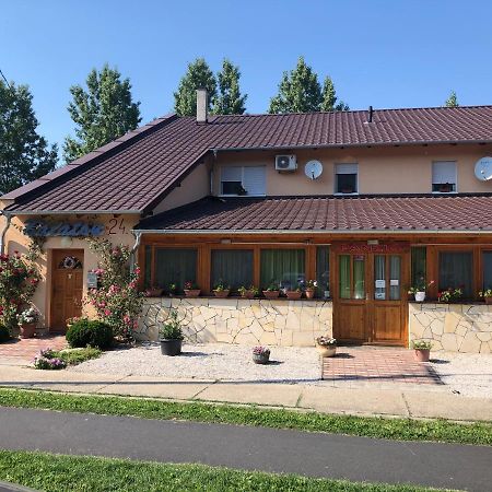 Balaton Panzio Bed & Breakfast Balatonberény Exterior foto